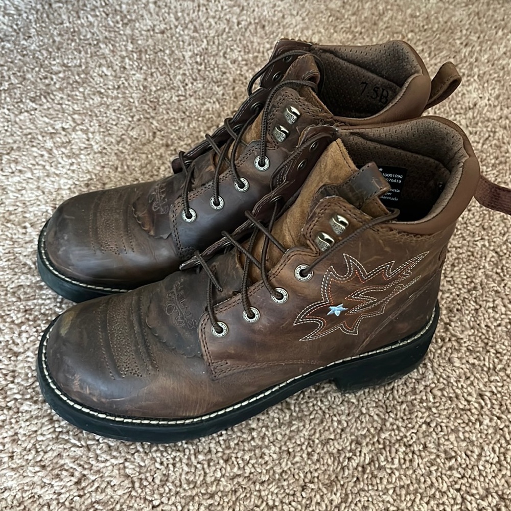 Ariat lace up work boot
